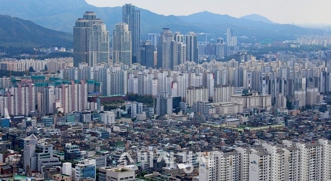 서울 강남의 노른자 대치동, 도곡동 일대 아파트. 가운데 검은색 아파트가 도곡동 타워팰이스이다.