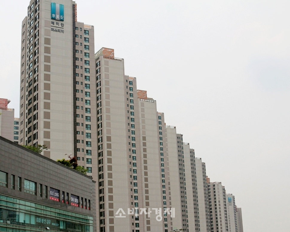 삼성물산의 건설부문이 지난해 자사 전체 영업이익 1조원의 70%를 차지했다. 성남 분당의 삼성물산 래미안 아파트.