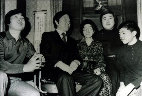 1970년대 초 무렵 고 김대중 전 대통령 가족의 모습. 오른쪽 두 번째가 김홍일 전 의원. 사진=연합뉴스 제공