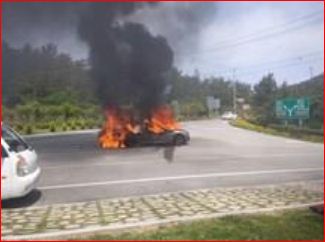BMW 조수석에서 불이나서 차량은 전소됐다.(사진=연합뉴스)