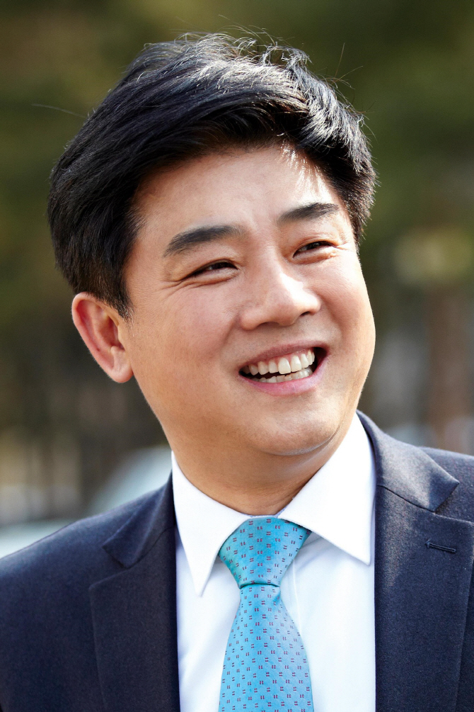 더불어민주당 김병욱 의원은 유튜브를 통해 금리인하요구권을 설명하는 영상을 게재했다.(사진=김병욱 의원실)