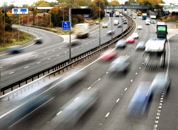 장거리 운전을 앞둔 소비자는 안전한 운행을 위해 스스로 노력해야 한다. 고속도로에서 오래 운전해야 하는 경우라면 특히 그렇다 (사진=연합뉴스)