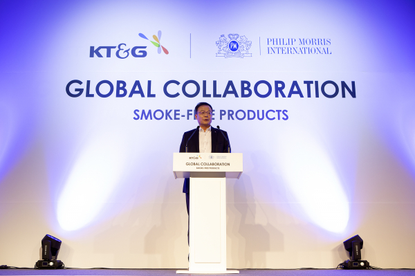 KT&G가 PMI와 29일 서울 광화문 포시즌스 호텔에서 제품 공급 계약을 체결했다.(사진제공=KT&G)