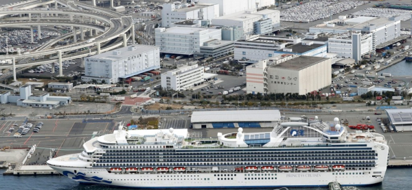 일본 요코하마항에 접안한 크루즈 여객선 다이아몬드 프린세스호. 요코하마(일본)=교도AP 연합뉴스