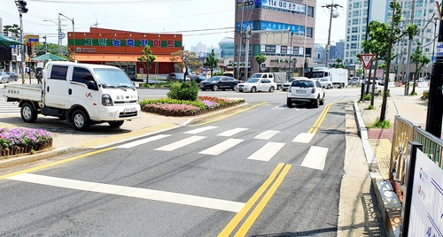 등교하던 초등학생이 숙취운전 차량에 치여 사망했다. 교통사고가 발생한 서산경찰서 네거리 횡단보도. 서산=연합뉴스