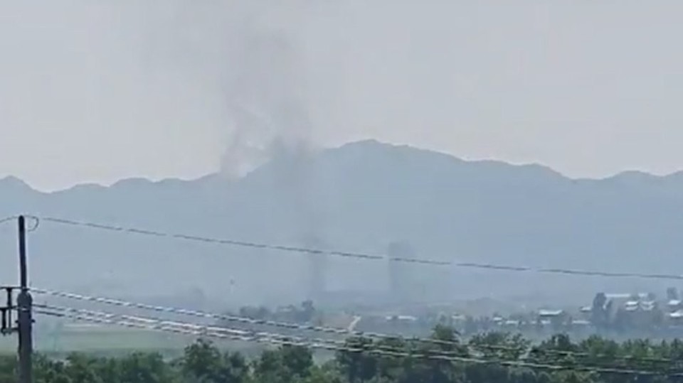 파주시 대성동 자유의마을에서 16일 목격된 개성공단의 연기. 연합뉴스