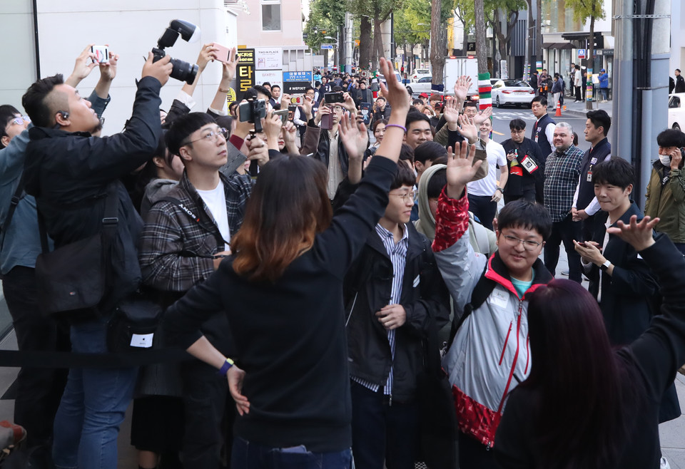 지난해 10월 25일 서울 강남구 신사동 애플 가로수길 매장에서 열린 애플 아이폰11 국내 출시 행사장 모습. 사진=연합뉴스