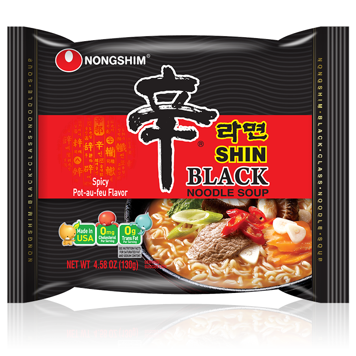 뉴욕타임즈는 세계에서 가장 맛있는 라면으로 '신라면블랙'을 꼽았다. 지난해 LA 타임즈에서도 신라면블랙을 전 세계 라면랭킹 상위권에 선정한 바 있다. 사진=농심