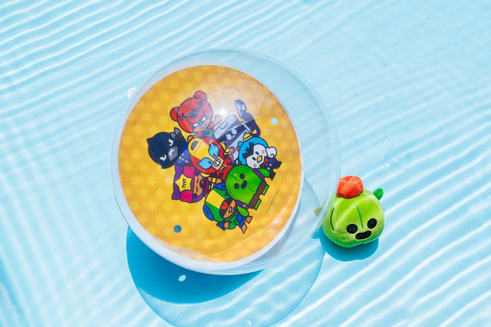 본점, 잠실점 등 백화점 전 점포에서 7만원 이상 구매 시 브롤스타즈 한정판 비치볼을 한정 수량으로 증정한다. 사진=롯데백화점