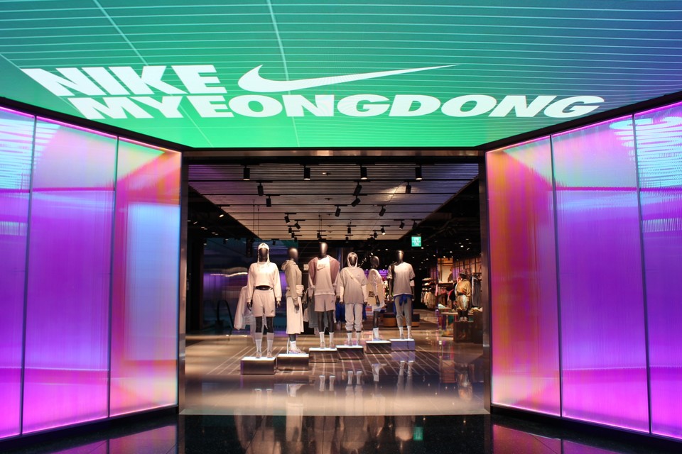 롯데백화점이 8월 7일(금) 본점 에비뉴엘 6층에 340평 규모의 초대형 나이키 매장이 오픈한다.  