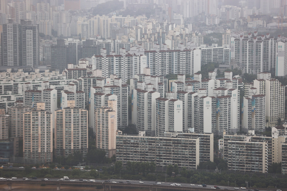 서울 영등포구 63스퀘어에서 바라본 서울 시내 아파트의 모습. 연합뉴스