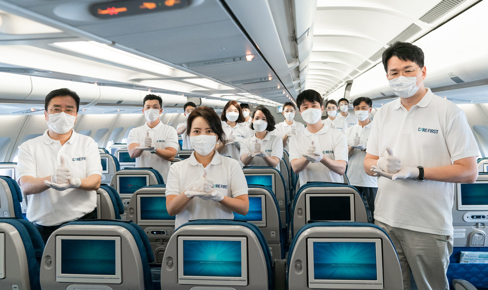 대한항공 항공기 소독행사(사진 맨 오른쪽 한진그룹 조원태 회장)