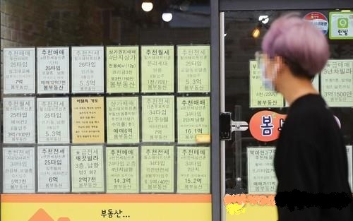 금융위원회는 전세대출 연장과정에서 세입자들이 겪는 불편을 최소화하기 위한 방침을 발표했다. 사진=연합뉴스