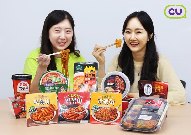  ‘코로나 블루’에 지친 사람들이 매운 음식으로 스트레스를 해소하면서 편의점 매출의 매운맛 선호도가 눈에 띄게 증가했다. 사진=CU