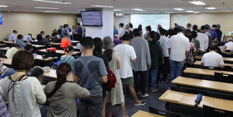 서울 한 고용복지플러스센터 실업급여 설명회장. 사진 연합뉴스