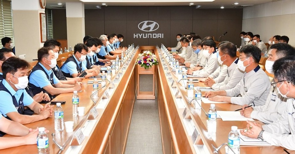 마주앉은 현대차 노사. 연합뉴스