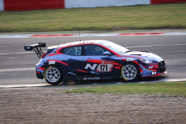 뉘르부르크링 24시 내구레이스에  출전한 벨로스터 N TCR. 사진=현대자동차 