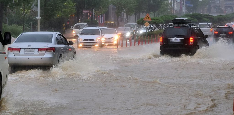 최근 3년간 침수전손 보험처리가 끝난 차량은 9459대였지만, 침수를 이유로 실제 폐차된 차량은 8239대에 그친 것으로 조사됐다. 사진=연합뉴스