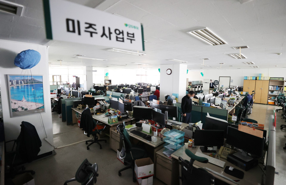 한 여행사의 썰렁한 사무실 전경. 연합뉴스