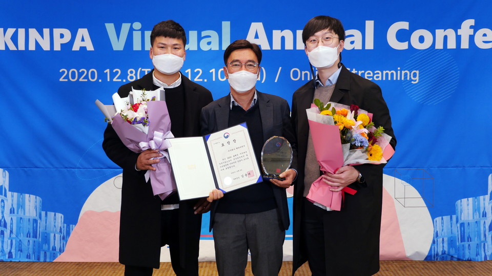 KT&G는 올해의 지식재산경영기업 시상식에서 특허청장상을수상했다. 사진=KT&G