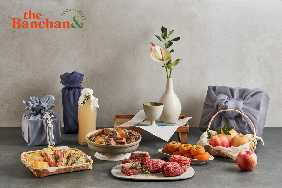 ‘더반찬&’이 설을 맞아 각종 제수음식과 과일을 통째로 배송하는 ‘프리미엄 차례상’을 오는 18일부터 예약 판매한다. 사진=동원홈푸드