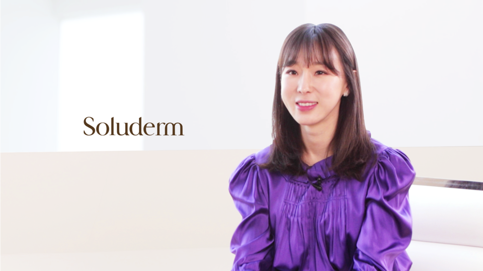  ‘밉지 않은 관종 언니’로 활동하는 인플루언서 이지혜가 그녀의 구독자들과 함께 소통하고 솔루덤 제품 개발에 의견을 적극 반영했다. 사진=아모레퍼시픽