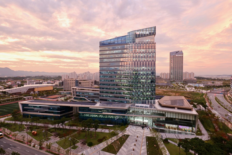 한전 KDN 본사. 한전KDN은 인도네시아 국영공항공사(Angkasa Pura I) 산하 3개 공항에 태양광 기반 청정에너지 시스템 구축을 위한 업무협약을 26일 체결했다. 사진=한전KDN