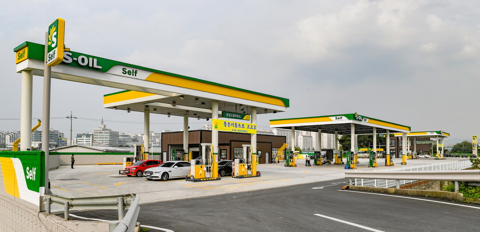 S-OIL 파주 운정드림 주유소 충전소 전경. S-OIL은 급변하는 외부 경영환경에 대응하여 핵심 경쟁력인 품질과 서비스를 꾸준히 향상시키고 있다. 사진=S-OIL