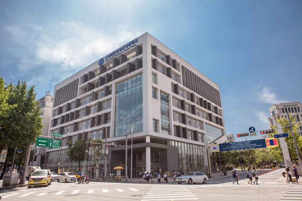 사이버한국외국어대학교는 2021학년도 1학기 신·편입생 2차 모집을 2월 1일부터 16일까지 실시한다. 사진=사이버한국외국어대학교