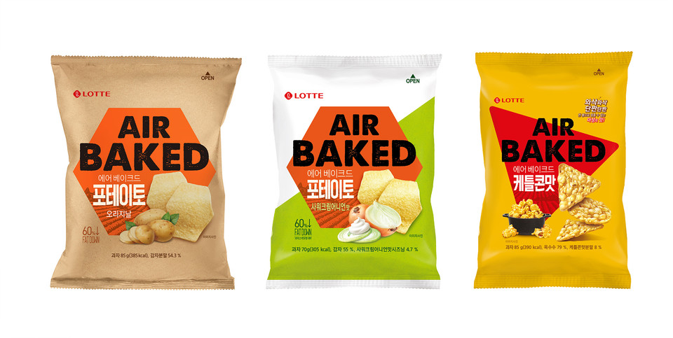 롯데제과의 신개념 스낵 ‘에어 베이크드’는 총 3종으로 감자칩 2종(오리지널·양파맛)과 팝핑 스낵(케틀콘맛)이 있다. 사진=롯데제과
