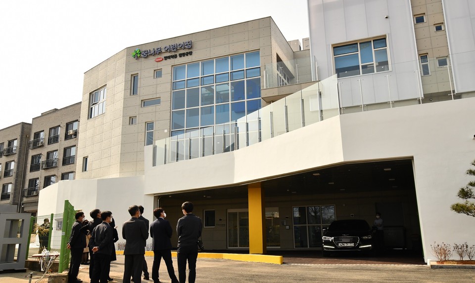 한미약품이 19일 개원한 팔탄공단 꿈나무어린이집 사진=한미약품