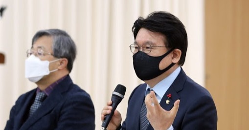 황운하의 의원은 지난 9일 동료의원 9명과 함께 게임법 개정안을 발의했다. 연합뉴스