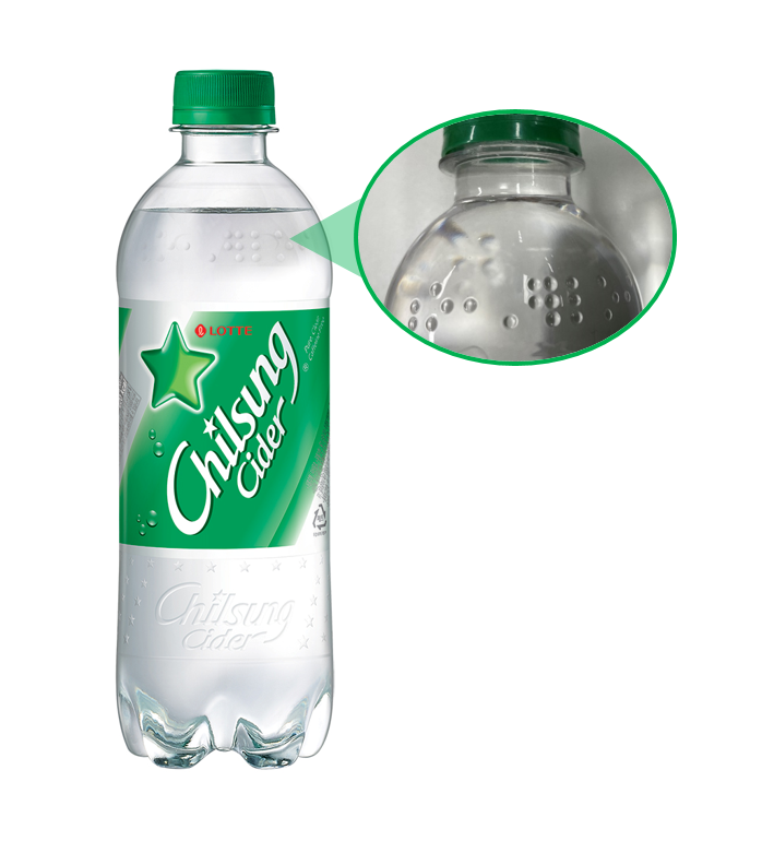 롯데칠성음료는 시각장애인 소비자를 위해 페트병 몸체 상단에  점자로 제품명을 표기해 출시한다. 사진=롯데칠성음료