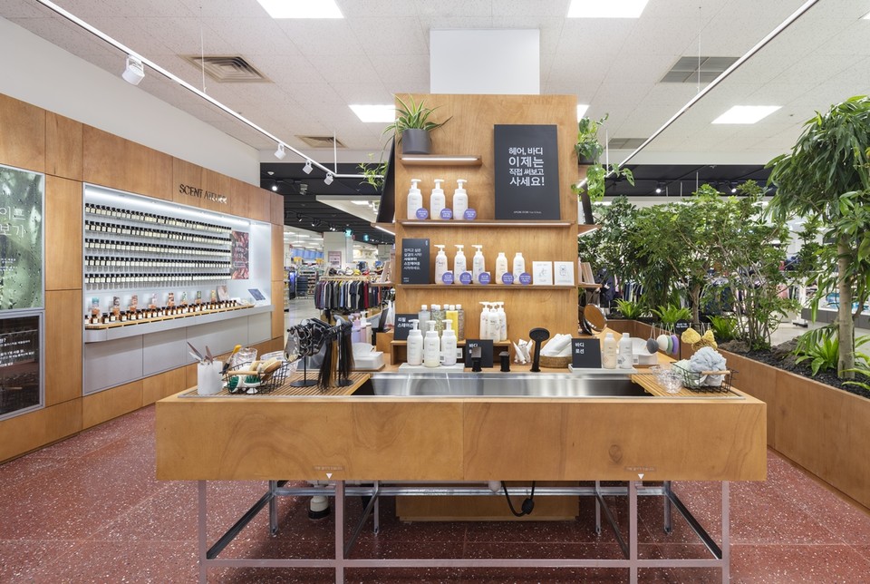 아모레퍼시픽의 아모레스토어 헤어&바디 매장전경