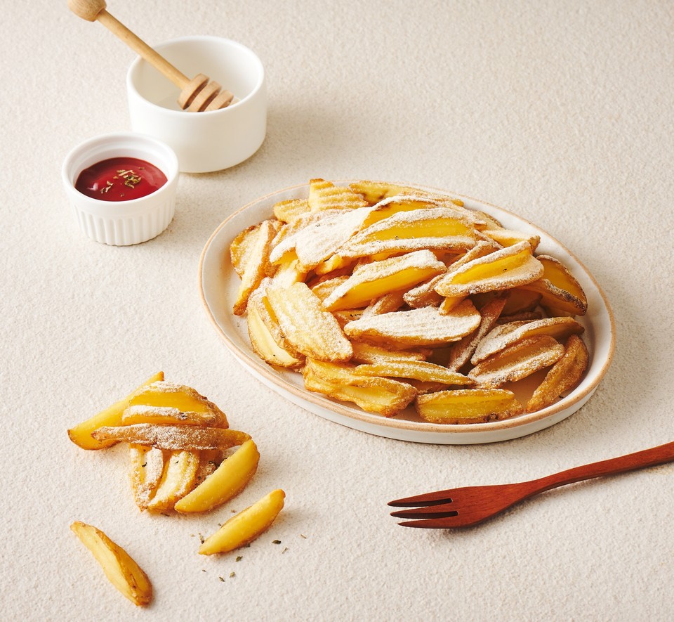 허니버터 V칩 조리컷. ‘허니버터 V칩’은 세계적인 냉동 감자튀김 회사인 맥케인(McCain)의 ‘V컷’을 적용했다. 사진=롯데마트