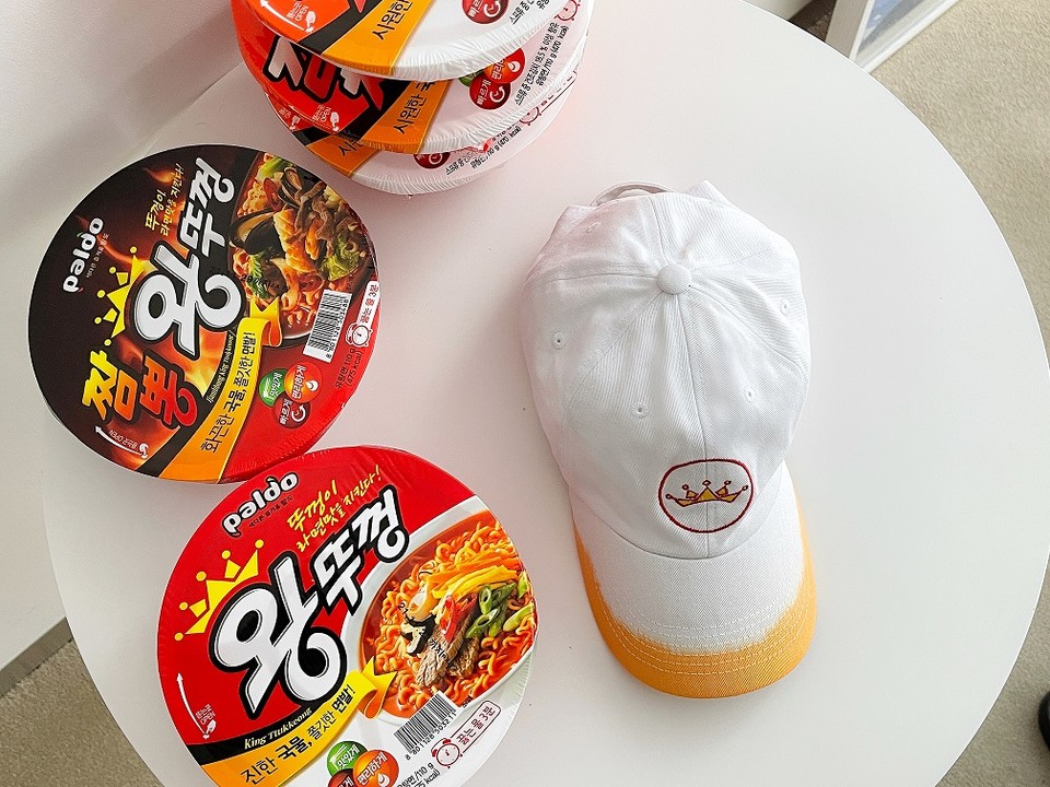 고객에게 영감을 받은 ‘왕뚜껑 모자’ 사진=팔도