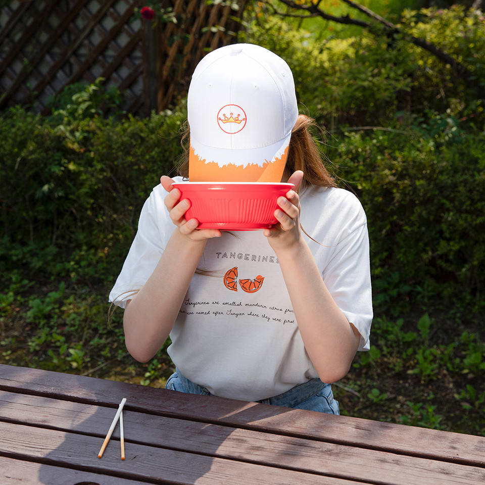 의류브랜드와 이색 협업으로 탄생한 한정판 ‘왕뚜껑 모자’ 출시 