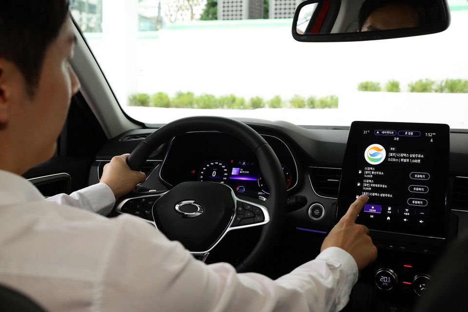 22년형 XM3의 인카페이먼트 서비스를 이용해 GS칼텍스에서 주유 시 리터당 20원을 할인받을 수 있다. 사진=르노삼성자동차