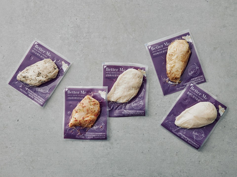 더운 날씨에 불에 조리하는 요리 대신 다이어트용 노파이어 식품인 ‘닭가슴살’이 인기를 얻고 있다. 사진=마켓컬리