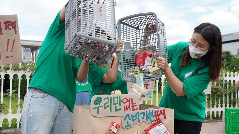 지난 6월17일 열린 소비자기후행동의 소비기한 표시제 도입 촉구 기자회견.