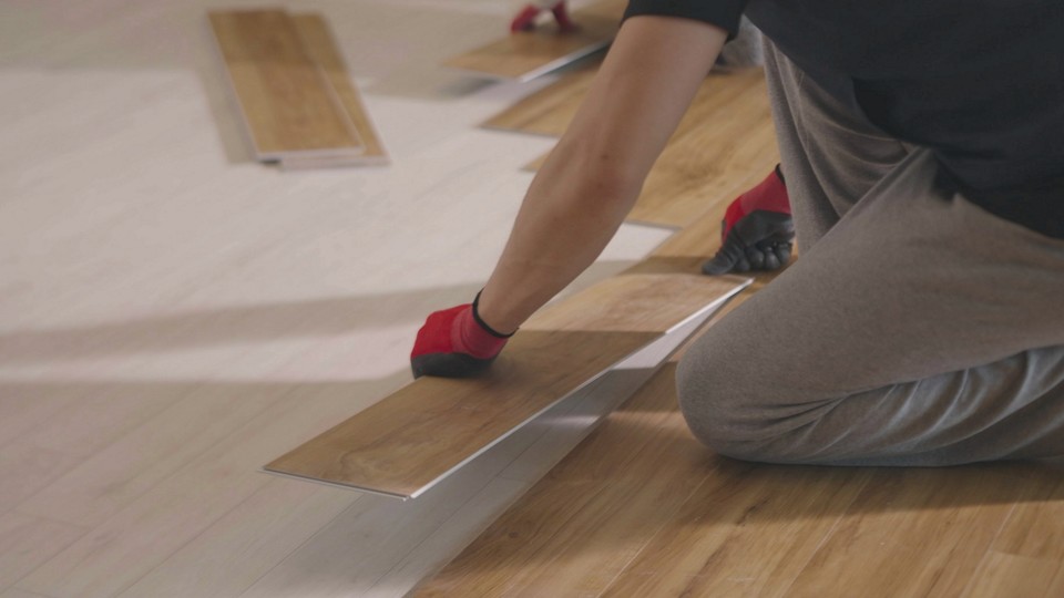 이노플러스는 접착제를 사용하지 않고 각각의 마루를 끼워 시공하는 비(非)접착식 클릭(Click)형 마루다. [사진=(주)한샘]