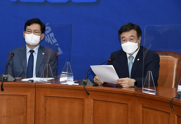 민주당 송영길 대표와 윤호중 원내대표[사진=연합뉴스]