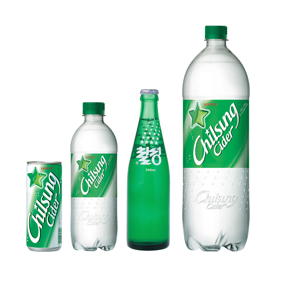 ‘2021 NCSI(국가고객만족도) 1위 기업 시상식’에서 9년 연속 음료 부문 단독1위 기업으로 선정된 롯데칠성음료들 [사진=롯데칠성음료]