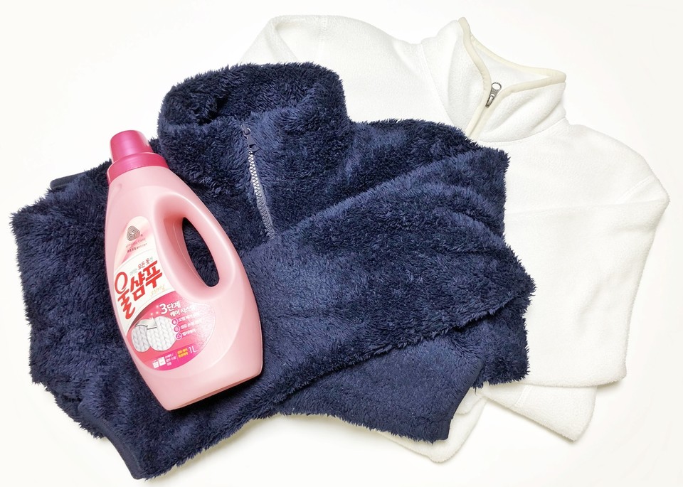 애경산업의 ‘울샴푸’는 국내 세탁세제 최초로 ‘울마크’를 획득한 중성세제로 약알칼리성 세제보다 pH가 낮아 세탁 시 섬유를 관리하는데 도움을 준다. [사진=애경산업]