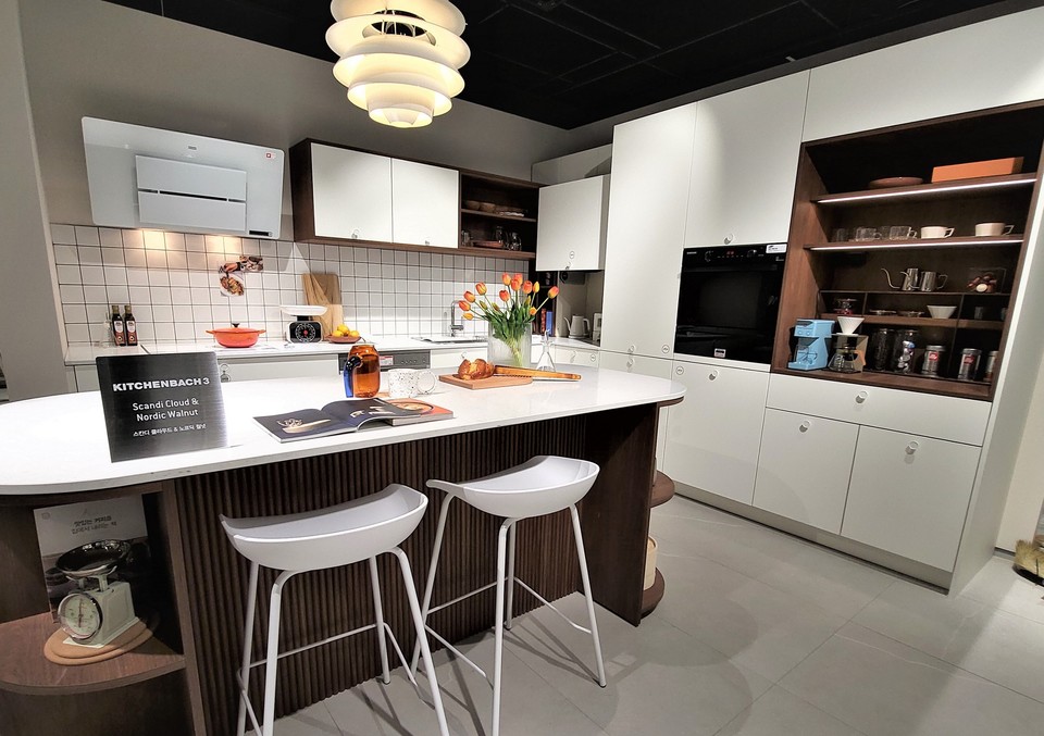 한샘리하우스 롯데 건대스타시티 매장 내 부엌 전시 모습  [사진=(주)한샘]