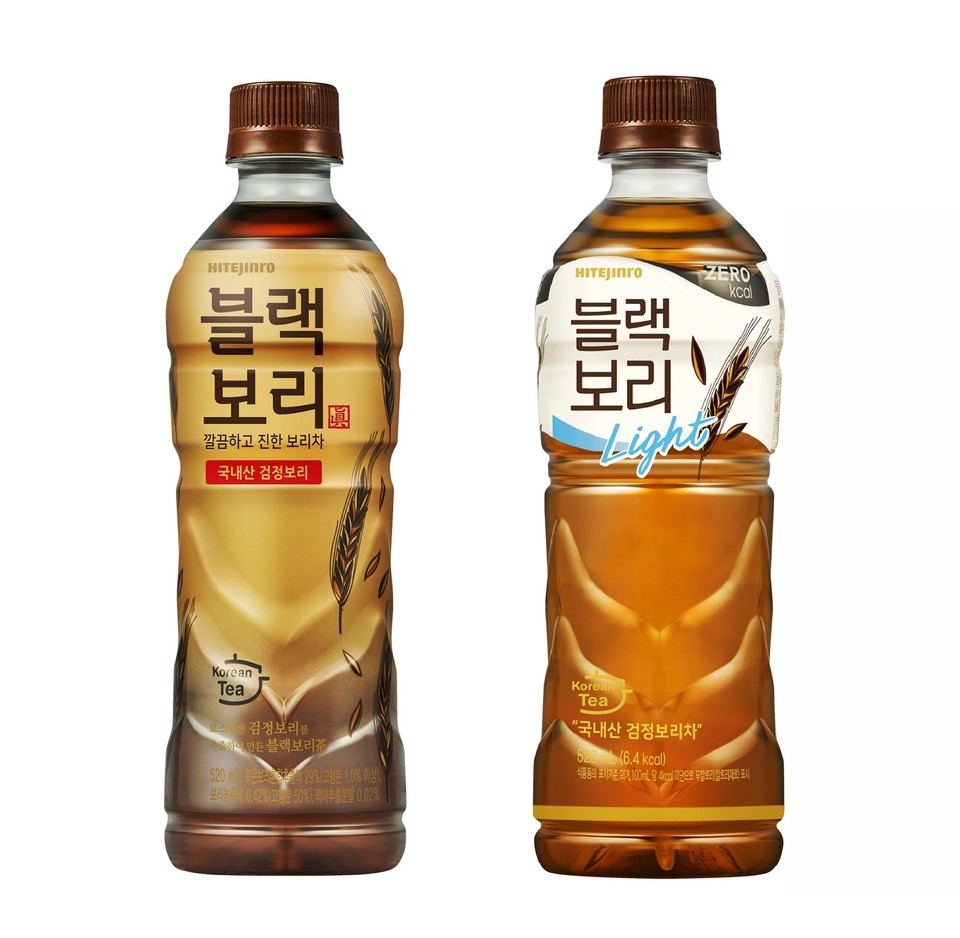 블랙보리와 블랙보리 라이트 520mL [사진=하이트진로]