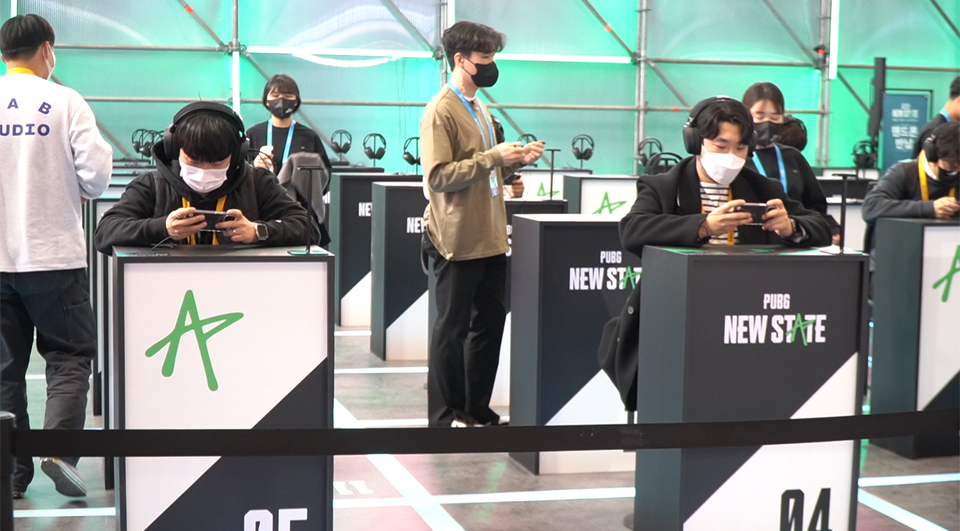배틀그라운드: 뉴스테이트를 체험 플레이하고 있는 게이머들 [사진=권찬욱 기자]
