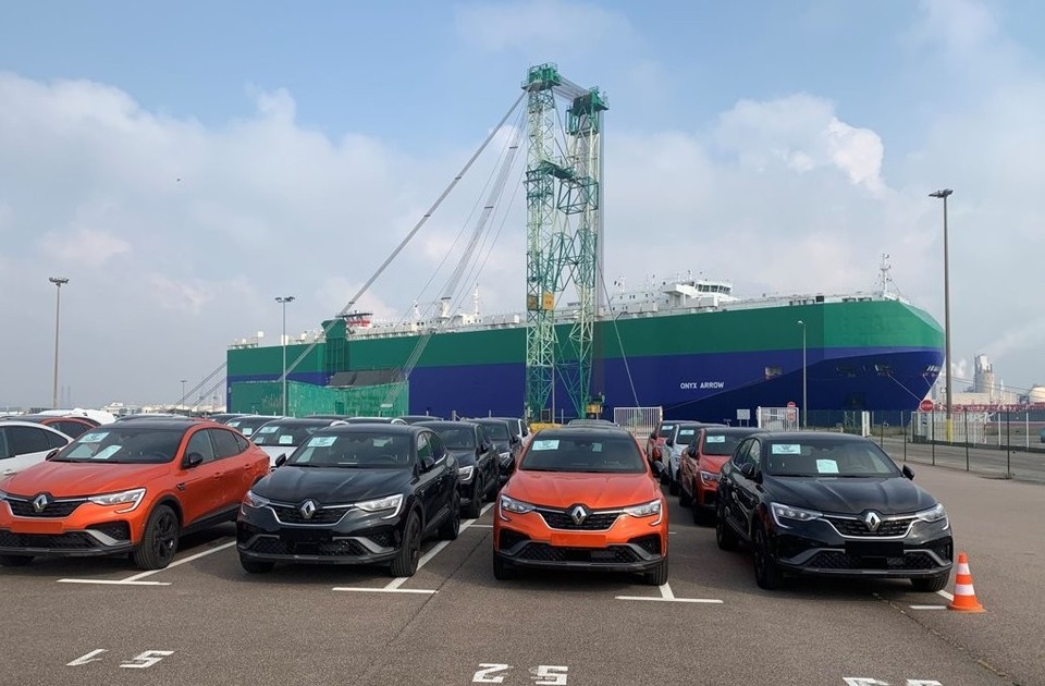 르노삼성자동차 프리미엄 디자인 SUV 'XM3'가 수출 5만대를 돌파했다. 사진은 프랑스 르아브르항에서 'XM3'가 하역되는 장면. [사진=연합뉴스]