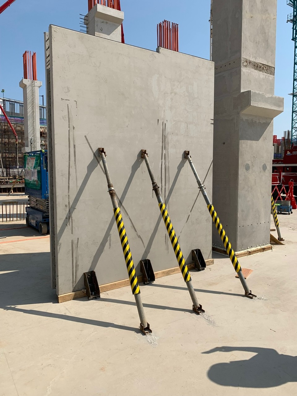 현대건설이 삼표피앤씨(주)와 공동으로 개발한 ‘PC 더블월 공법’ 현장 시공사진 [사진=현대건설]