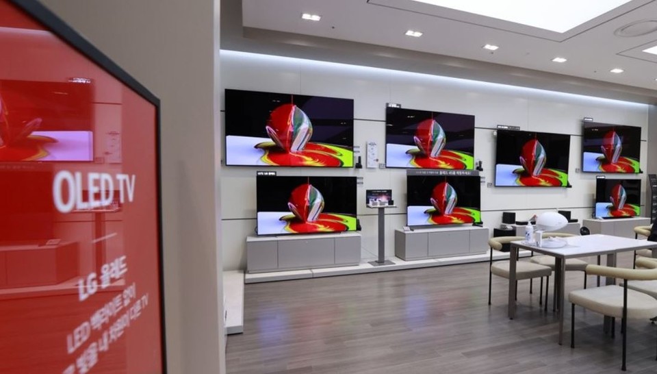 LG 베스트샵에 OLED TV 제품들이 진열돼 있다. [사진=연합뉴스]